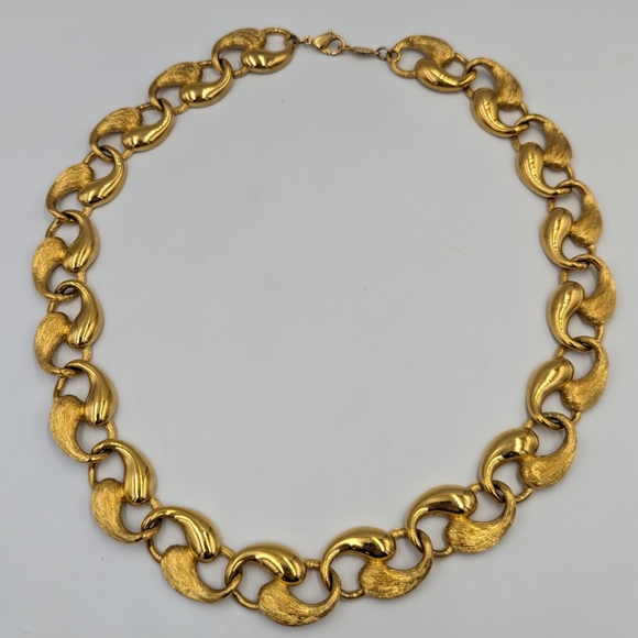 VTG Napier brushed/shiny Gold Tone fancy link chain necklace Savoy collection - Picture 3 of 8